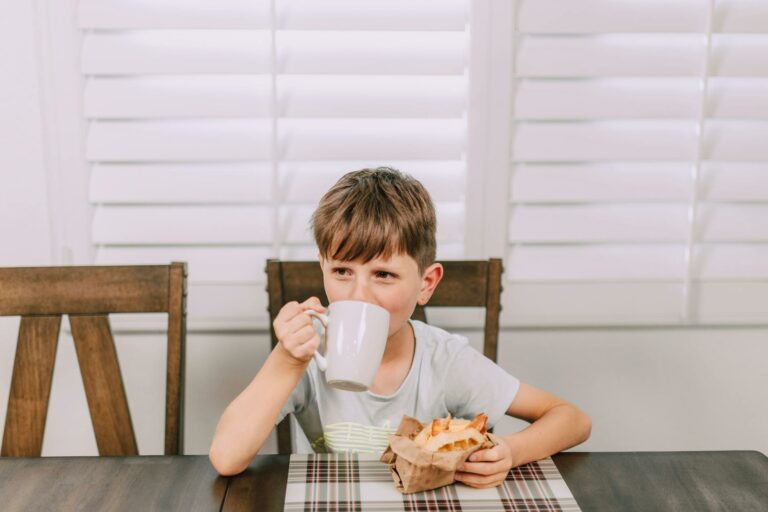 Boire ou manger en premier ? La règle d’or en trail