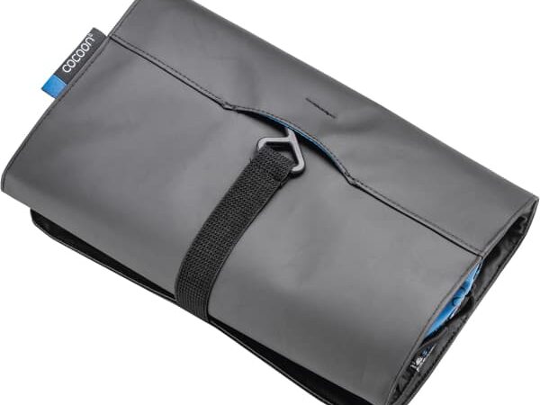 COCOON HANGING TOILETRY KIT