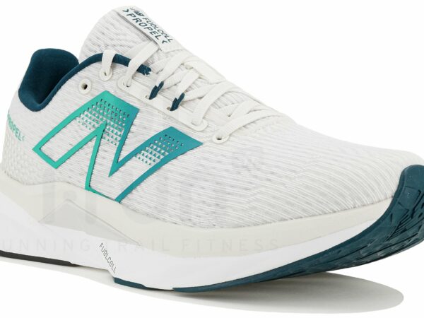 New Balance FuelCell Propel V5