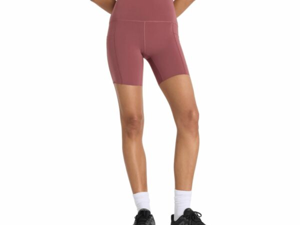 Sleek Pocket High Rise Short 6"
