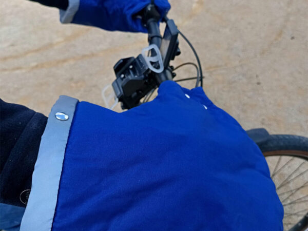 Manchons réfléchissants Suzon & Suzette Léon pour guidon droit - Bleu électrique
